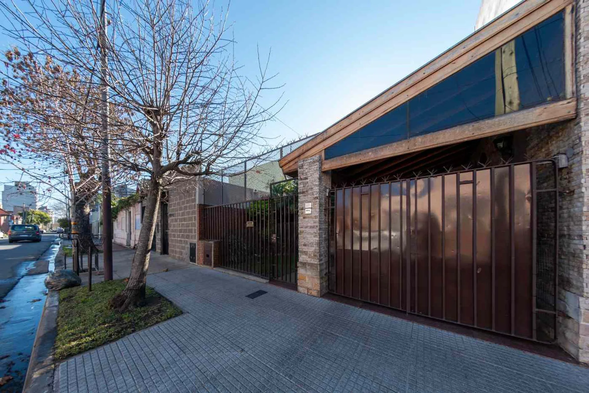 VENTA CASA 3 AMB COCHERA, QUINCHO Y PARQUE LANÚS foto 3