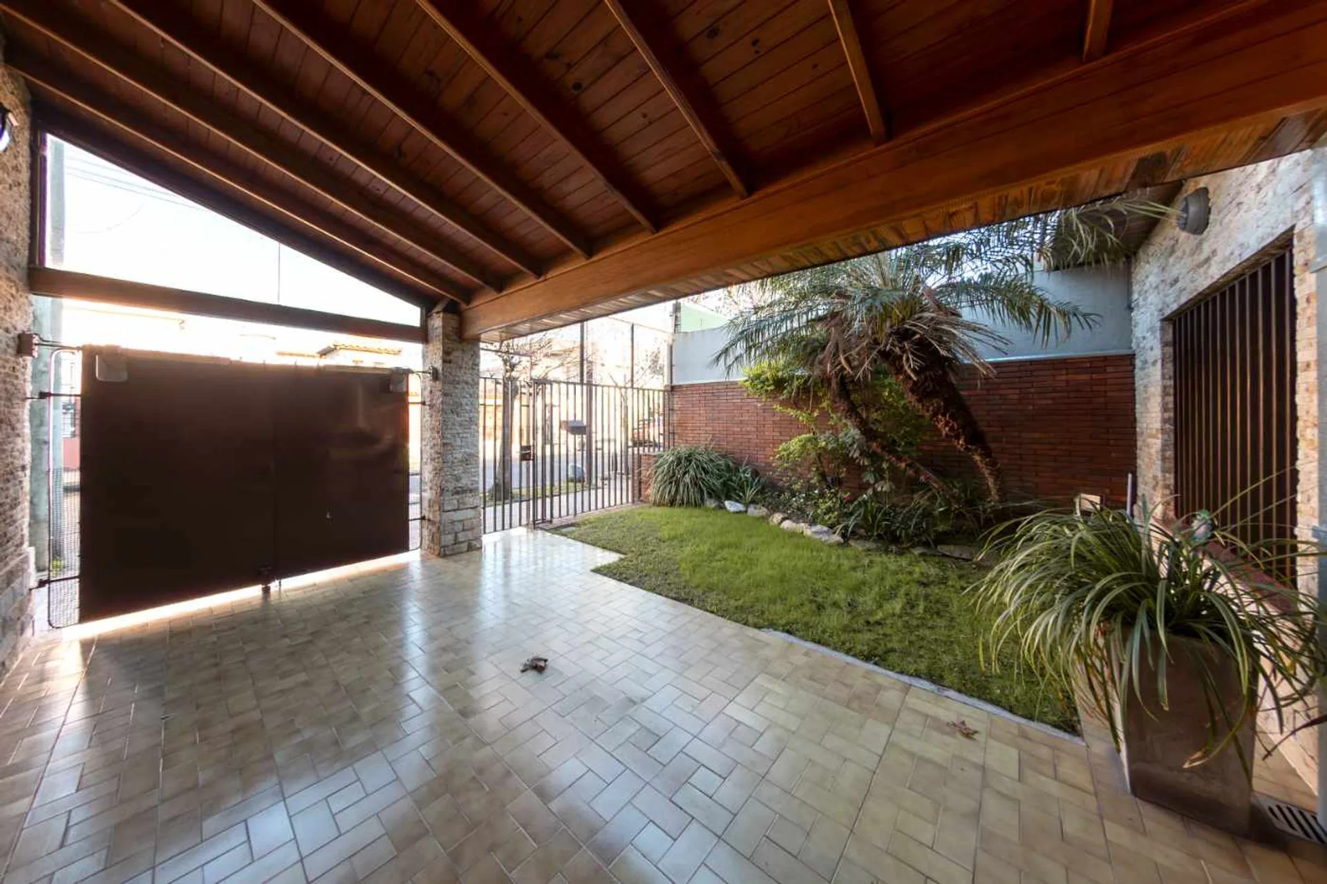 VENTA CASA 3 AMB COCHERA, QUINCHO Y PARQUE LANÚS foto 4