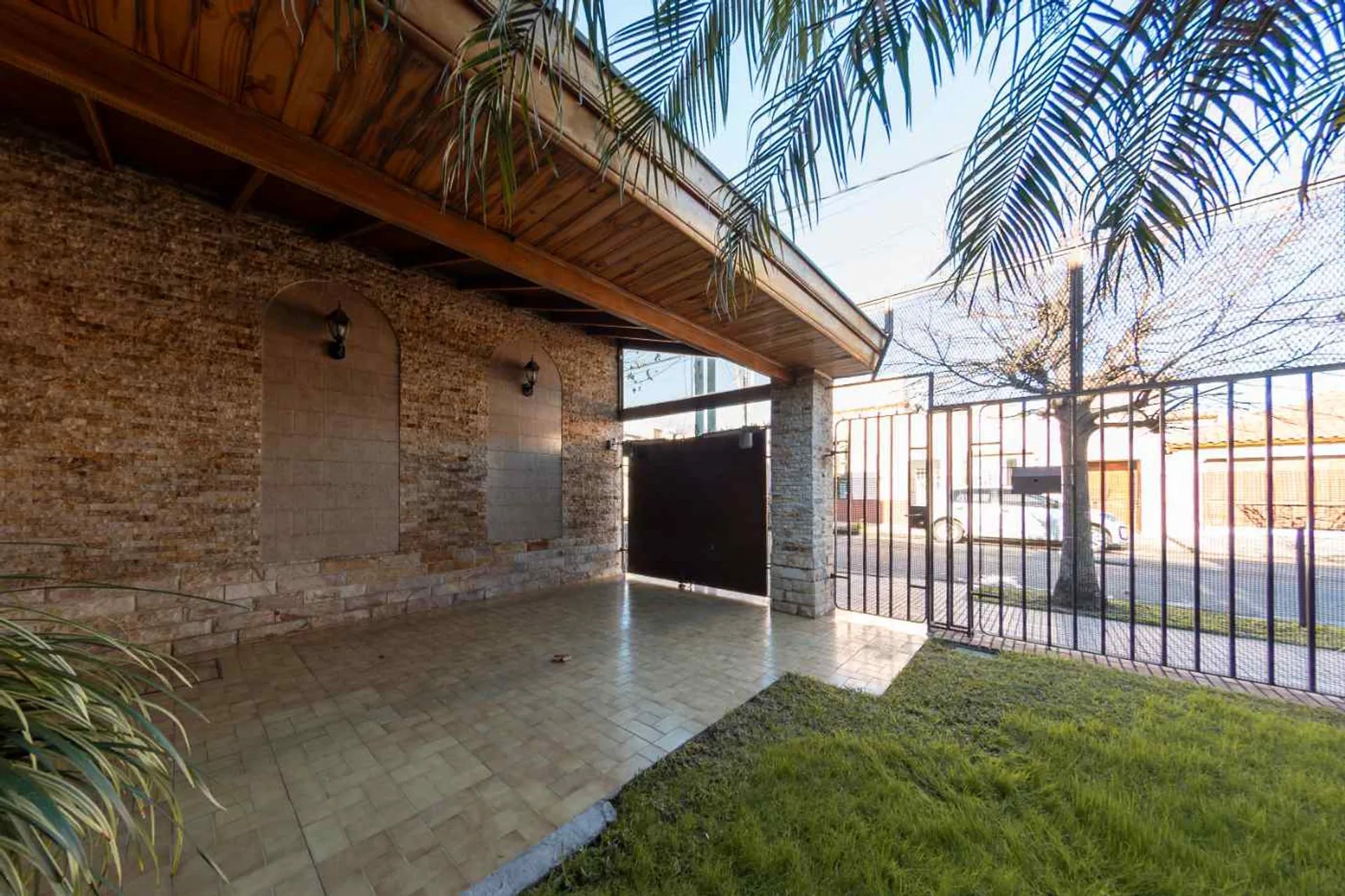 VENTA CASA 3 AMB COCHERA, QUINCHO Y PARQUE LANÚS foto 5