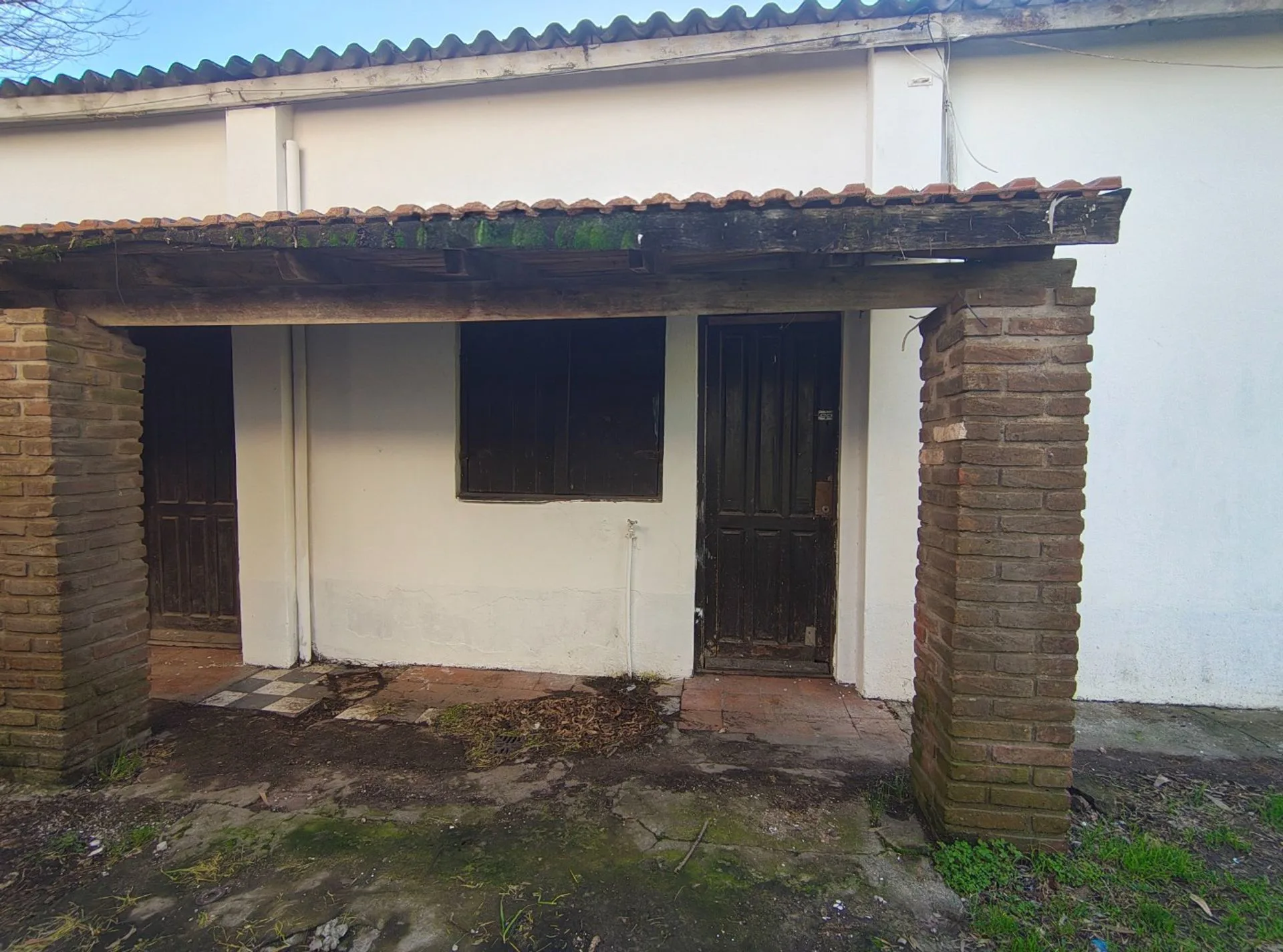 VENTA 2 GALPONES MAS 4 DEPARTAMENTOS A REFACCIONAR foto 2