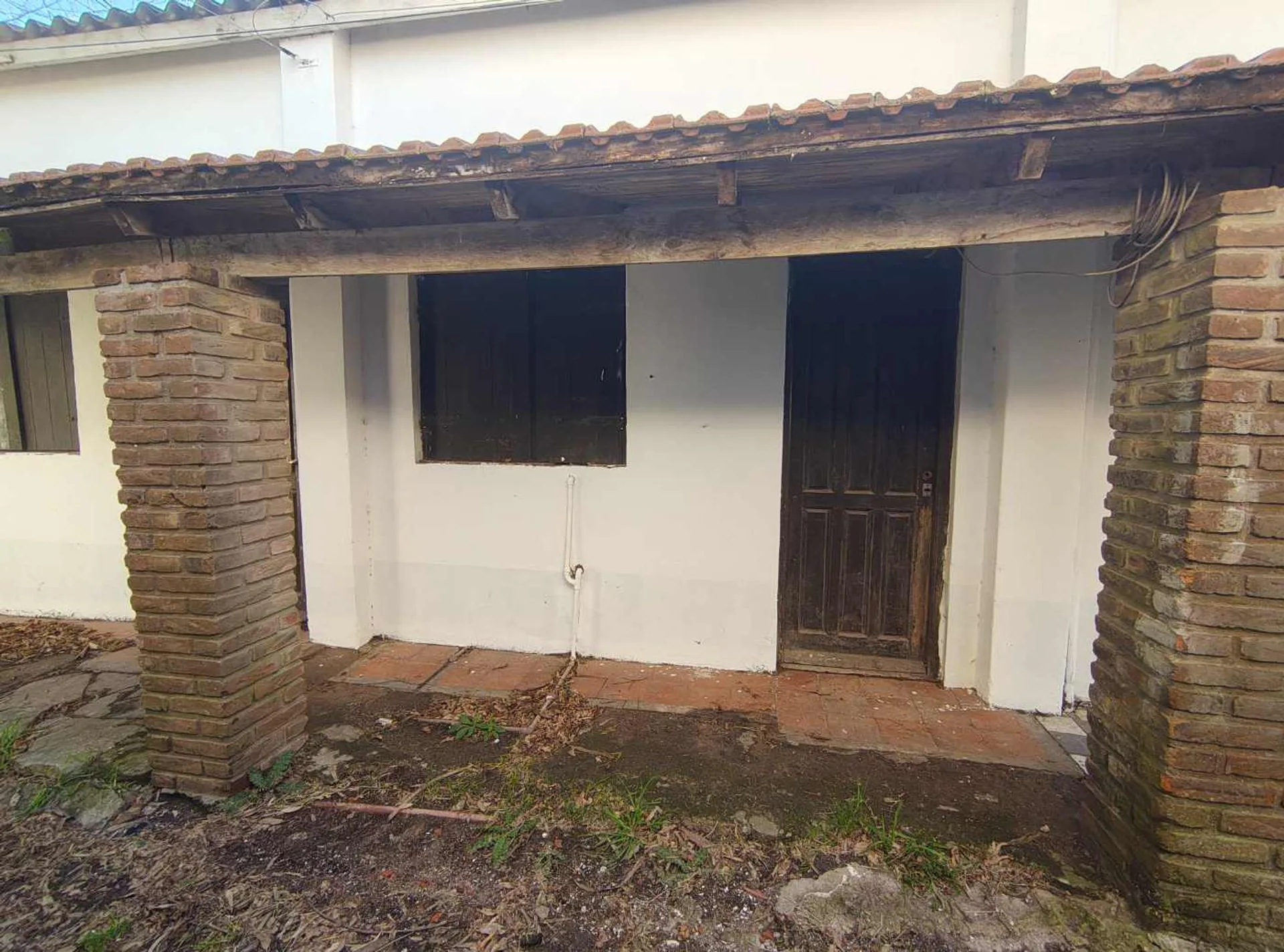 VENTA 2 GALPONES MAS 4 DEPARTAMENTOS A REFACCIONAR foto 3