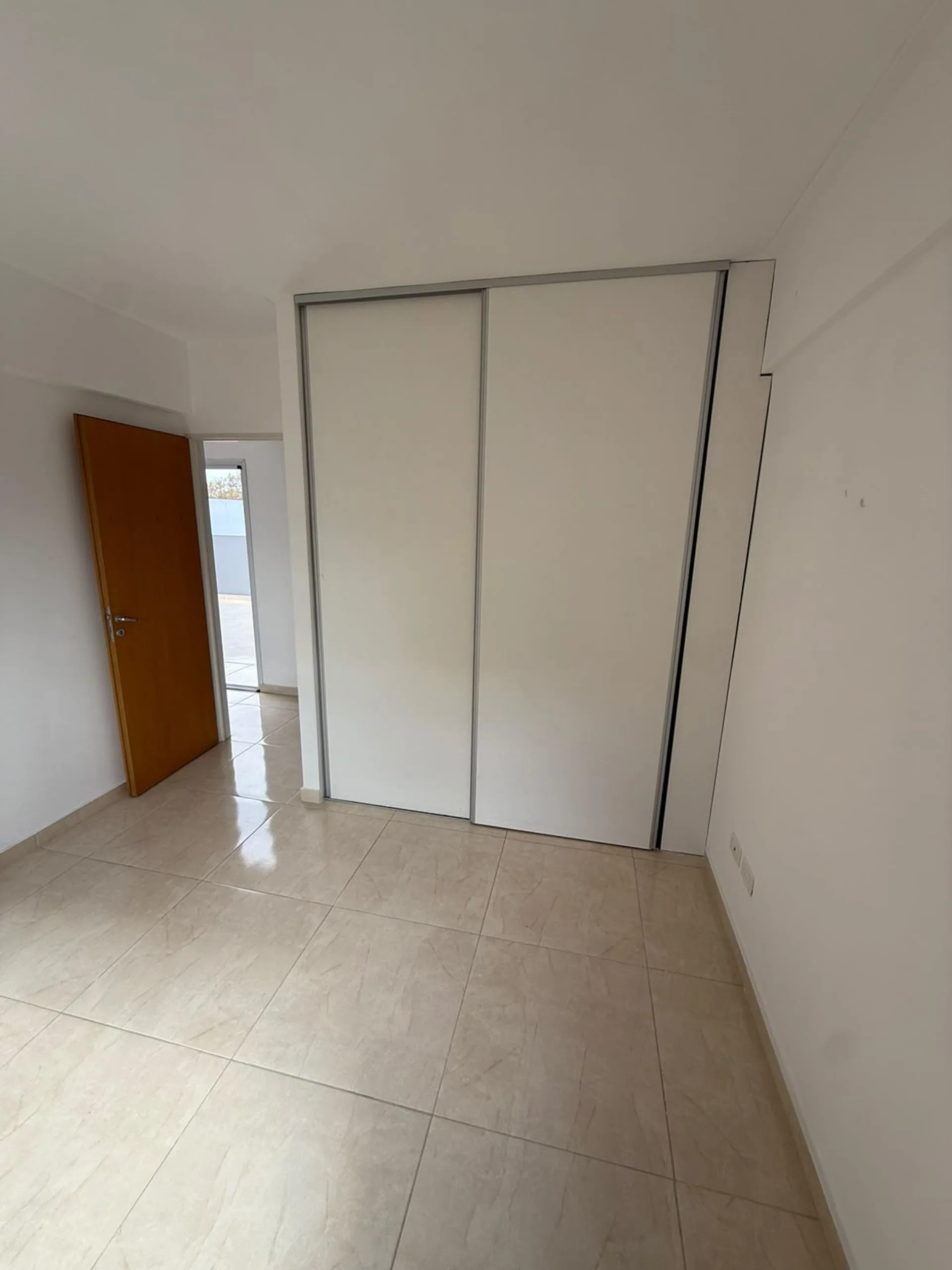 DEPARTAMENTO 2 AMB VENTA C/ GUARDACOCHE Y PATIO foto 4