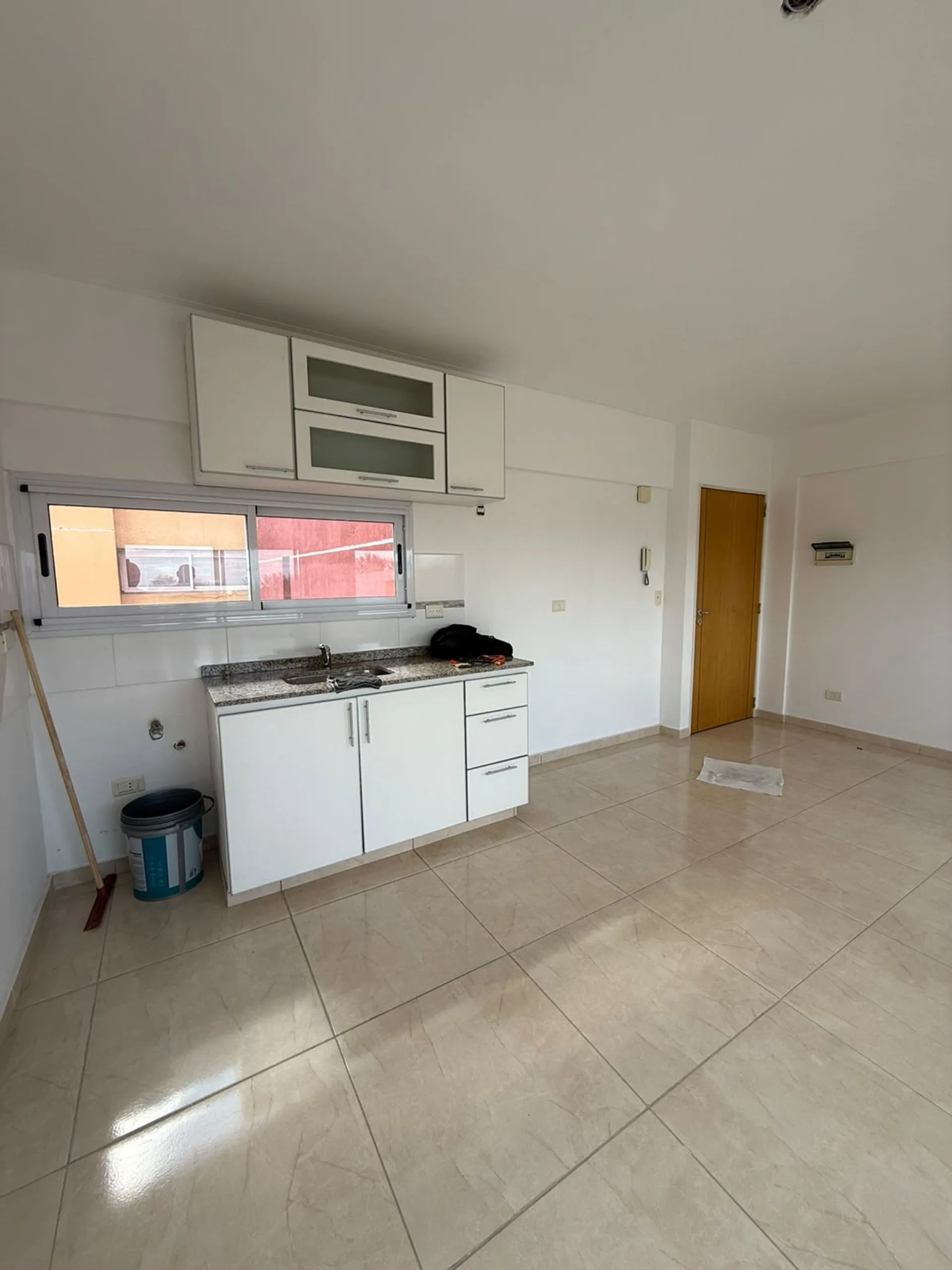 DEPARTAMENTO 2 AMB VENTA C/ GUARDACOCHE Y PATIO foto 5