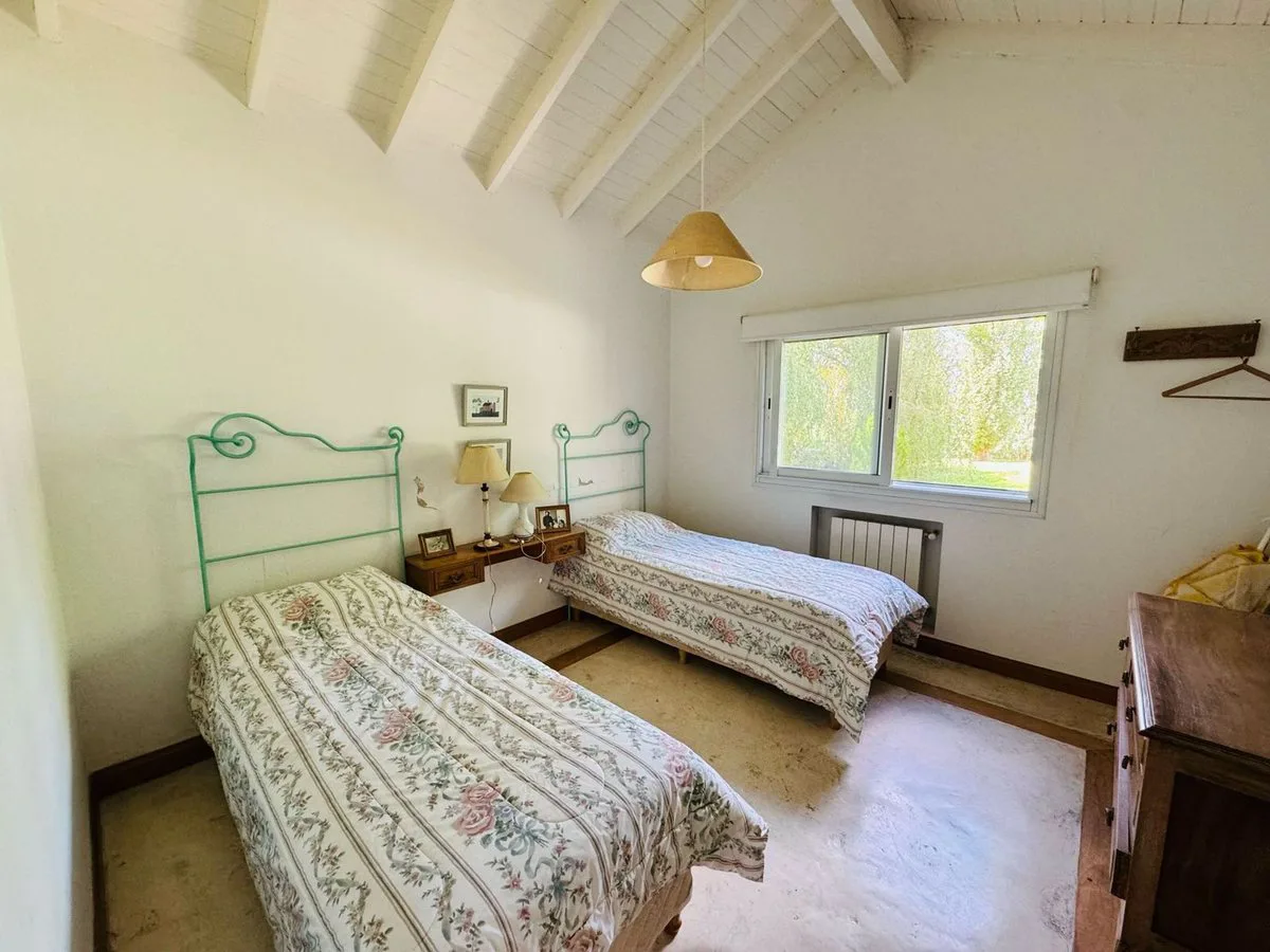 IMPORTANTE CASA 5 AMBIENTES EN COUNTRY EL PARAISO foto 3