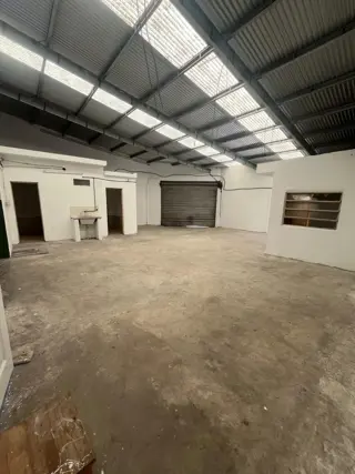 ALQUILER GALPON 300 MTS2 ZONA INDUSTRIAL foto 4