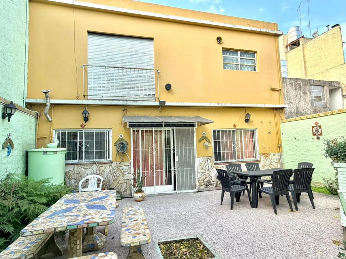 Venta casa 5 ambientes cochera y local 2 familias foto 4