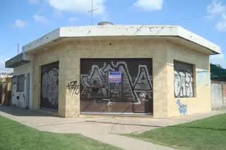 GLEW: CASA CON GARAGE Y DEPTO+DOS LOCALES A 6 CUADRAS DE LA EST. DE GLEW 
** APTA CREDITO ** foto 1