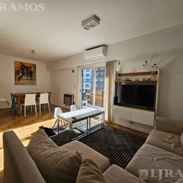 Departamento en Belgrano de 4 ambientes con balcón al frente! Muy luminoso! foto 2
