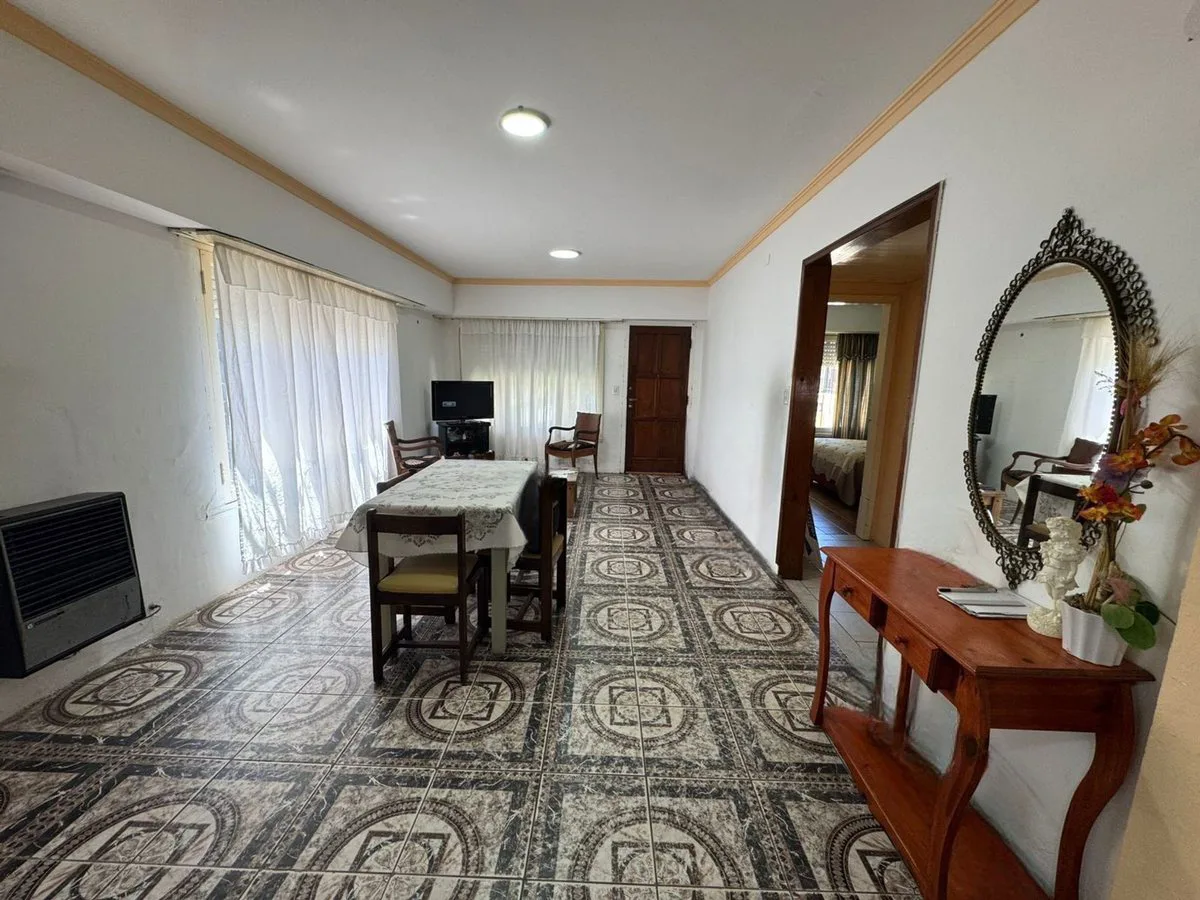 Venta casa tres ambientes parque y entrada de auto foto 5