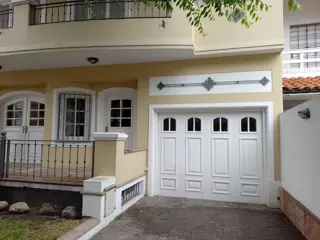 Alquiler de oficina con cochera en Adrogué foto 1