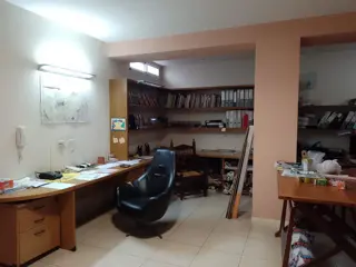 Alquiler de oficina con cochera en Adrogué foto 5