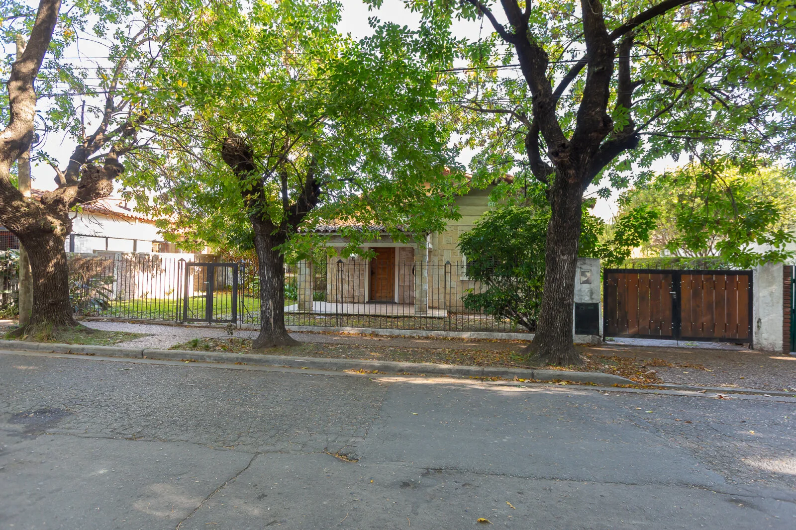 Venta casa 6 ambientes Ciudad Jardín foto 2