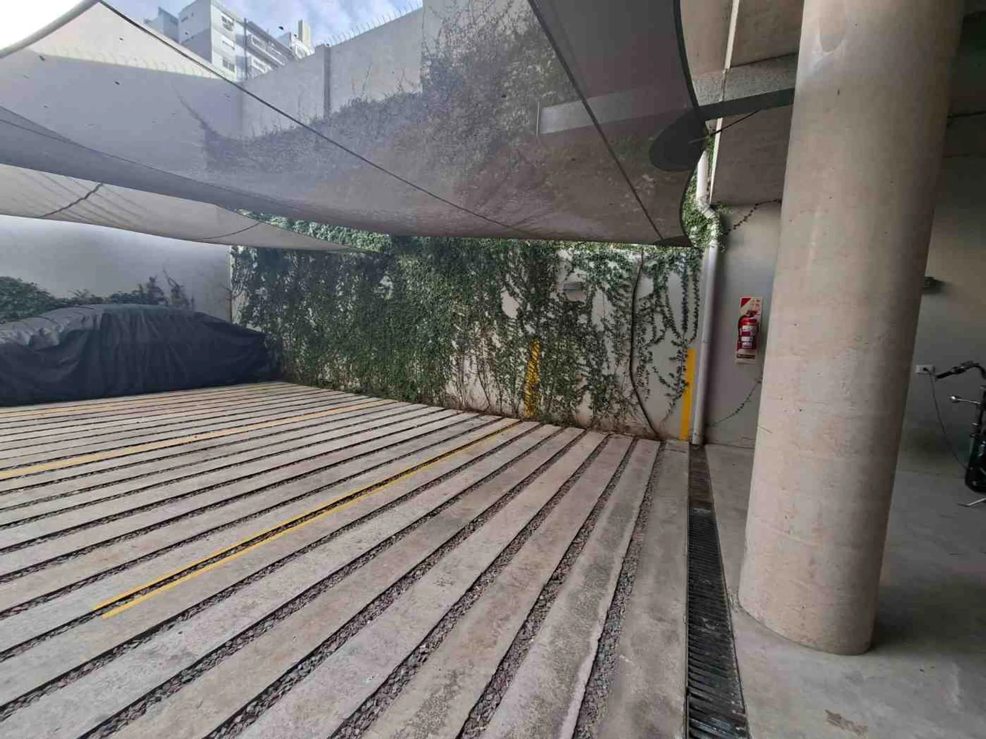 VENTA COCHERA PLANTA BAJA PORTON ELECTRICO ALMAGRO foto 3