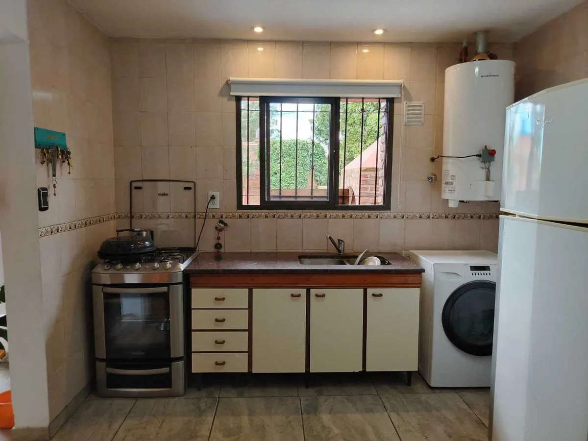 Venta Casa 4 ambientes c patio Santa Clara del Mar foto 3