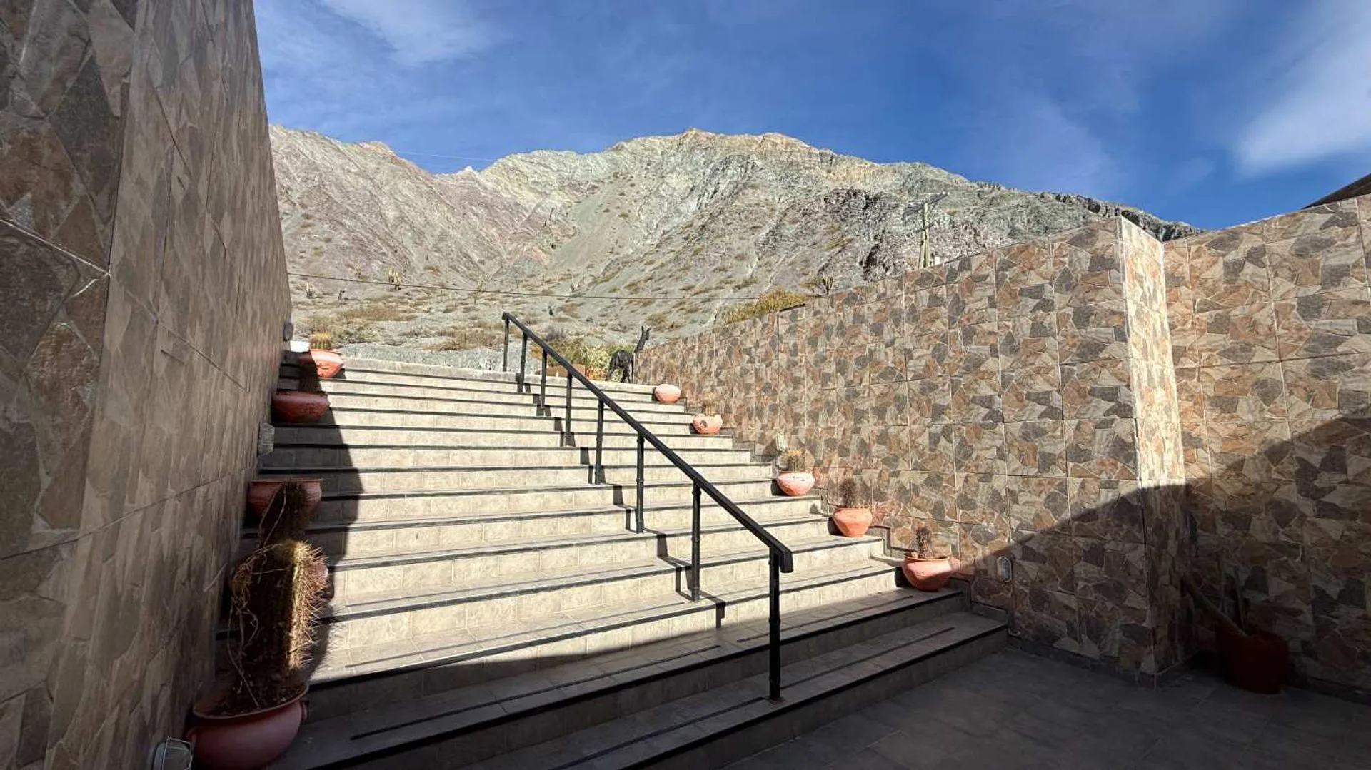 HOTEL EN VENTA EN PURMAMARCA 900M2 CONSTRUIDOS foto 2