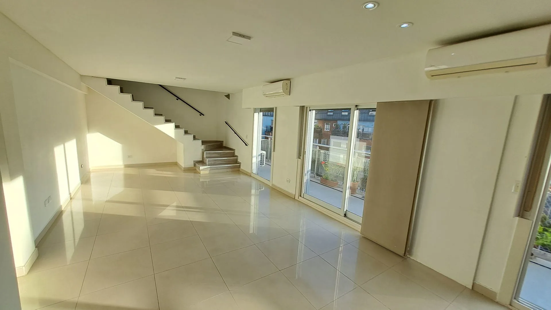 ALQUILER DUPLEX  PTO MADERO CON COCHERA Y BAULERA foto 4