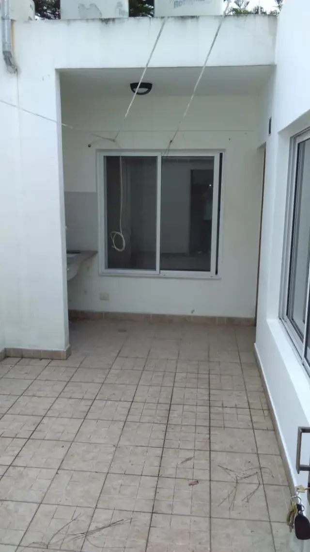 EXCELENTE DEPTO. EN PLANTA ALTA DE DOS AMB. CON PATIO Y LAVADERO