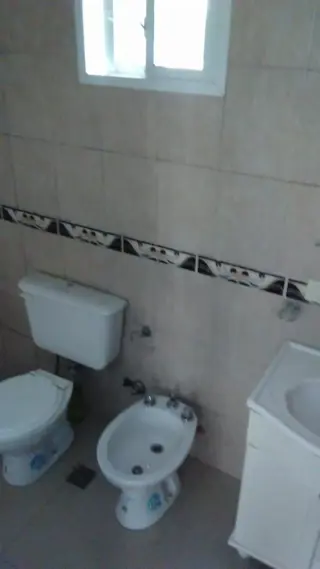 EXCELENTE DEPTO. EN PLANTA ALTA DE DOS AMB. CON PATIO Y LAVADERO foto 4