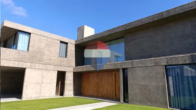 VENTA CASA BAJO LA VIÑA 445 m2 + 1092 m2 TERRENO