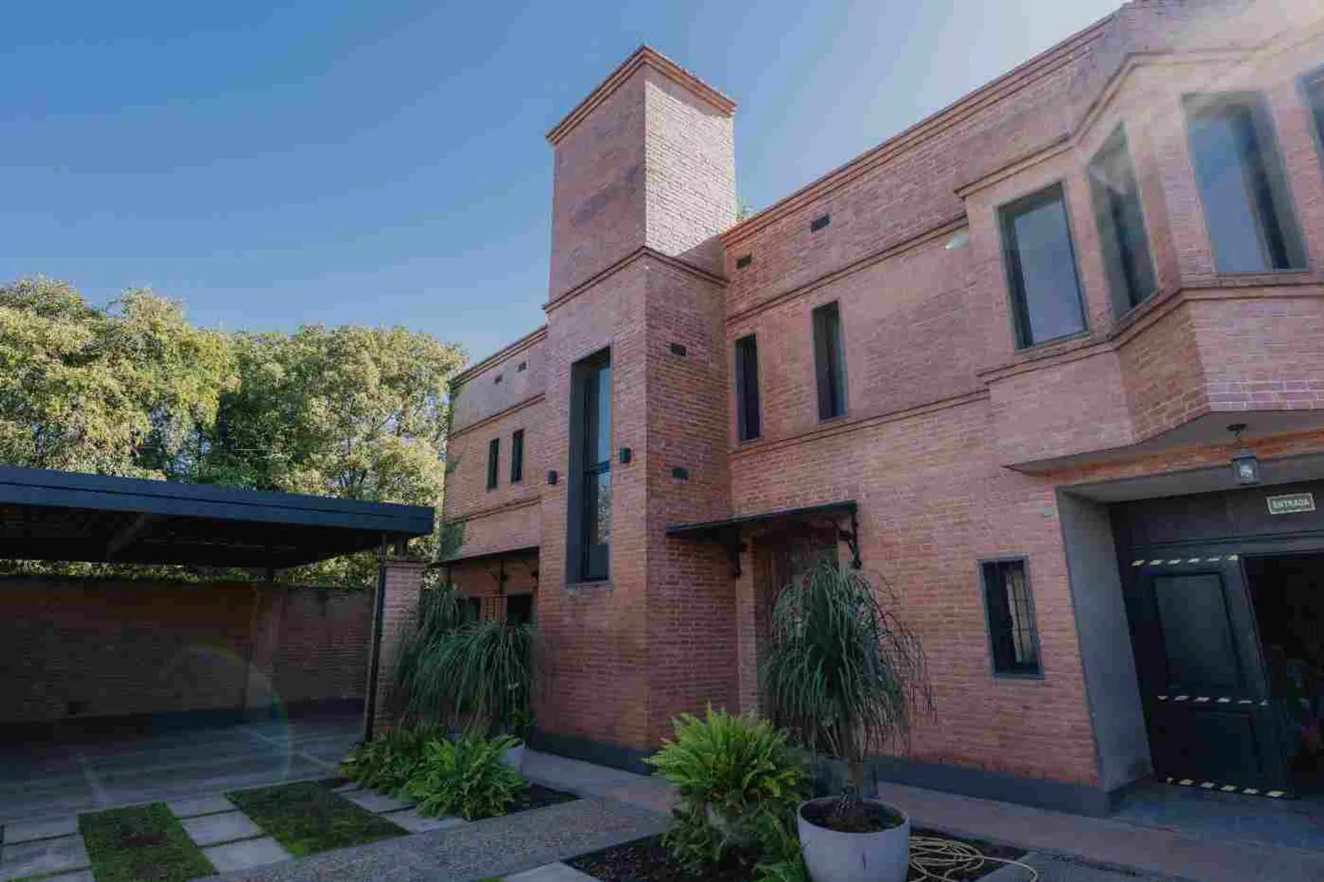Venta Casa 4 Dormitorios con Pileta Yerba Buena foto 2