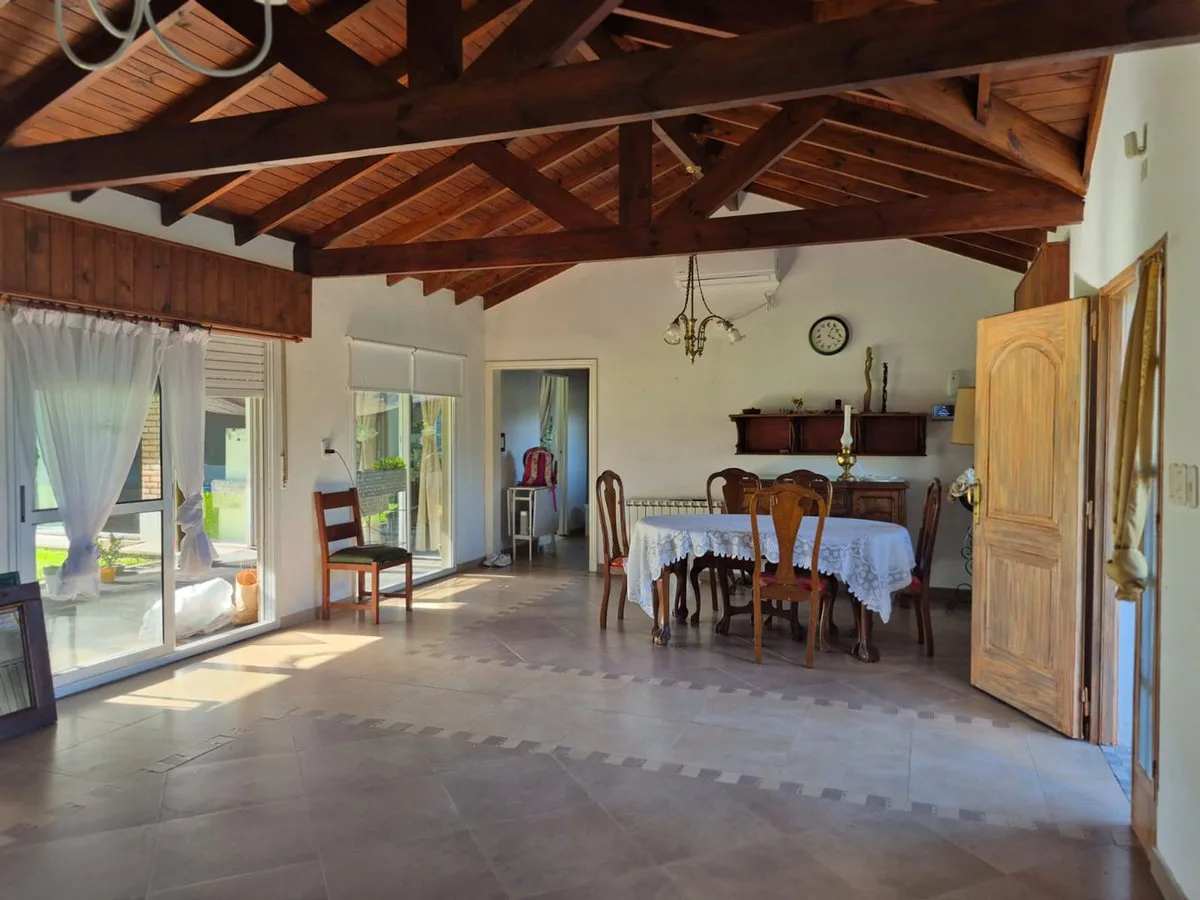 CASA EN VENTA EN CAPILLA DEL SEÑOR CON PILETA. foto 2