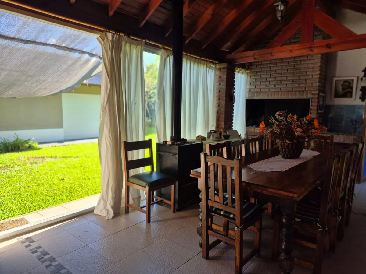 CASA EN VENTA EN CAPILLA DEL SEÑOR CON PILETA. foto 4