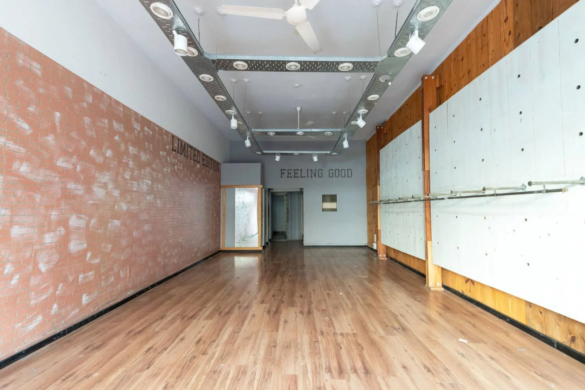 VENTA– LOCAL COMERCIAL EN PLENO CENTRO DE SANTA FE foto 4