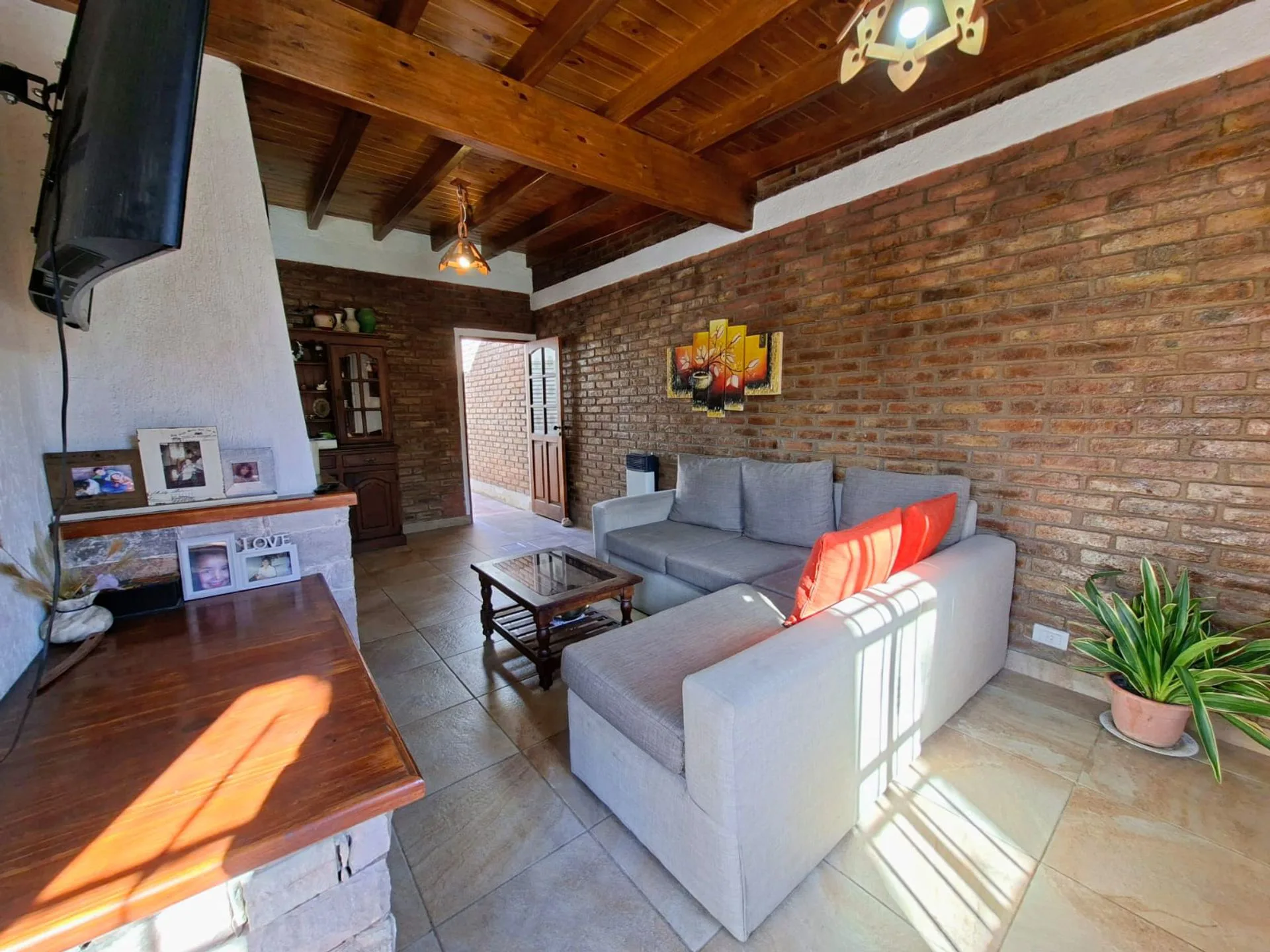 VENTA CASA 3 DORM. 2 BAÑOS JARDIN - LUJAN DE CUYO foto 2