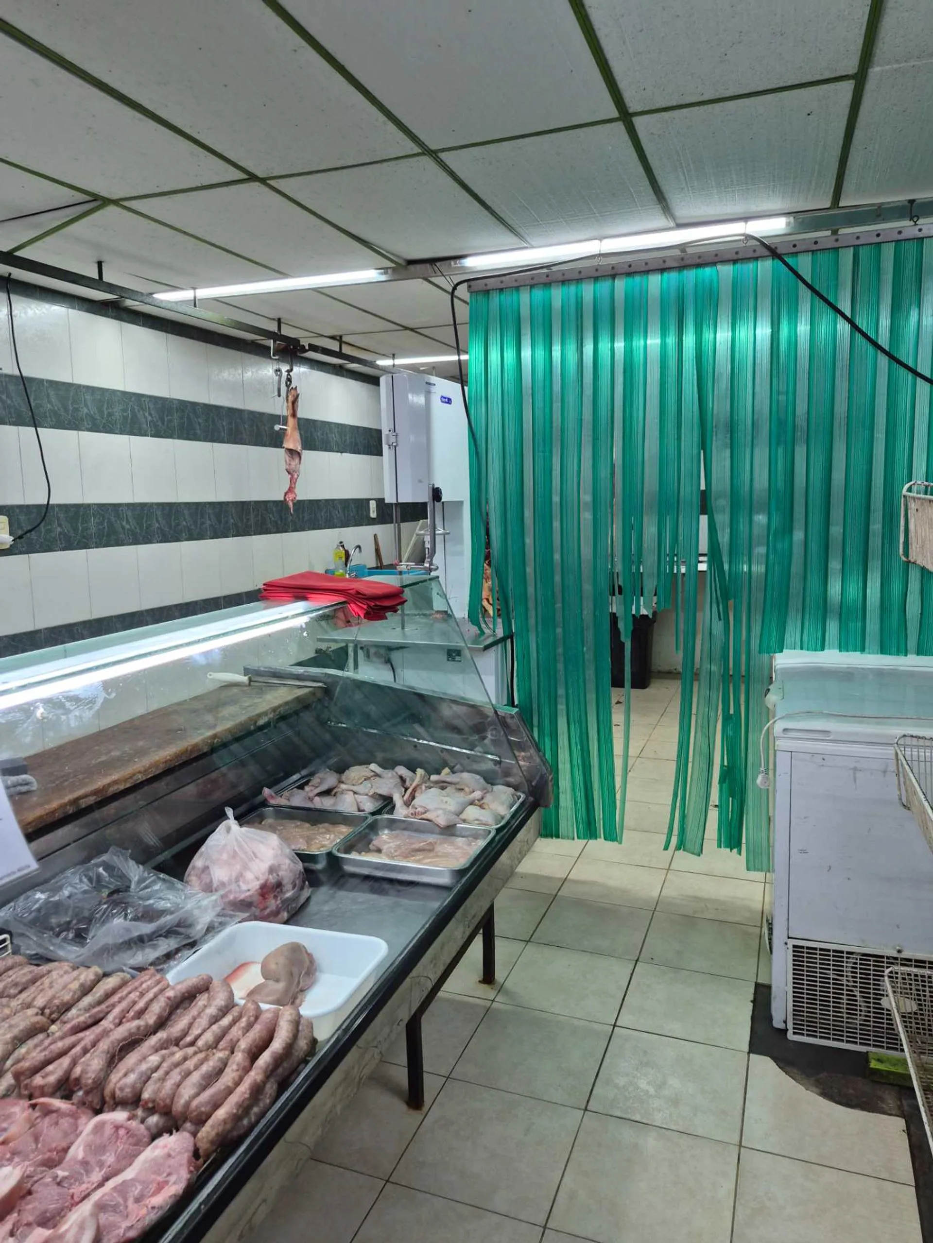 Amplia Vivienda con Gran Salón Comercial San Luis foto 5