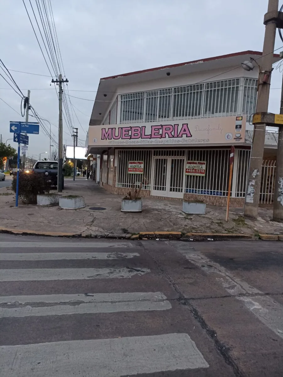 LOCAL COMERCIAL EN ALQUILER – ESQUINA ESTRATÉGICA SOBRE AV. PRESIDENTE PERÓN – VILLA LUZURIAGA foto 4