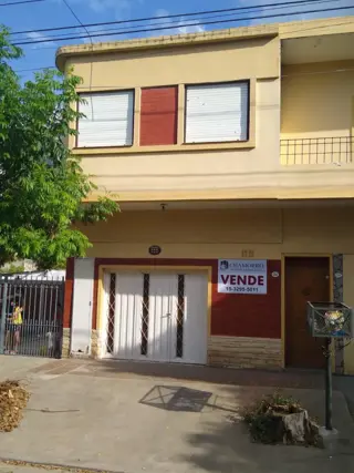 VENTA DEPARTAMENTO DE 4 AMBIENTES CON COCHERA, CERCA DEL CENTRO DE FLORENCIO VARELA foto 2
