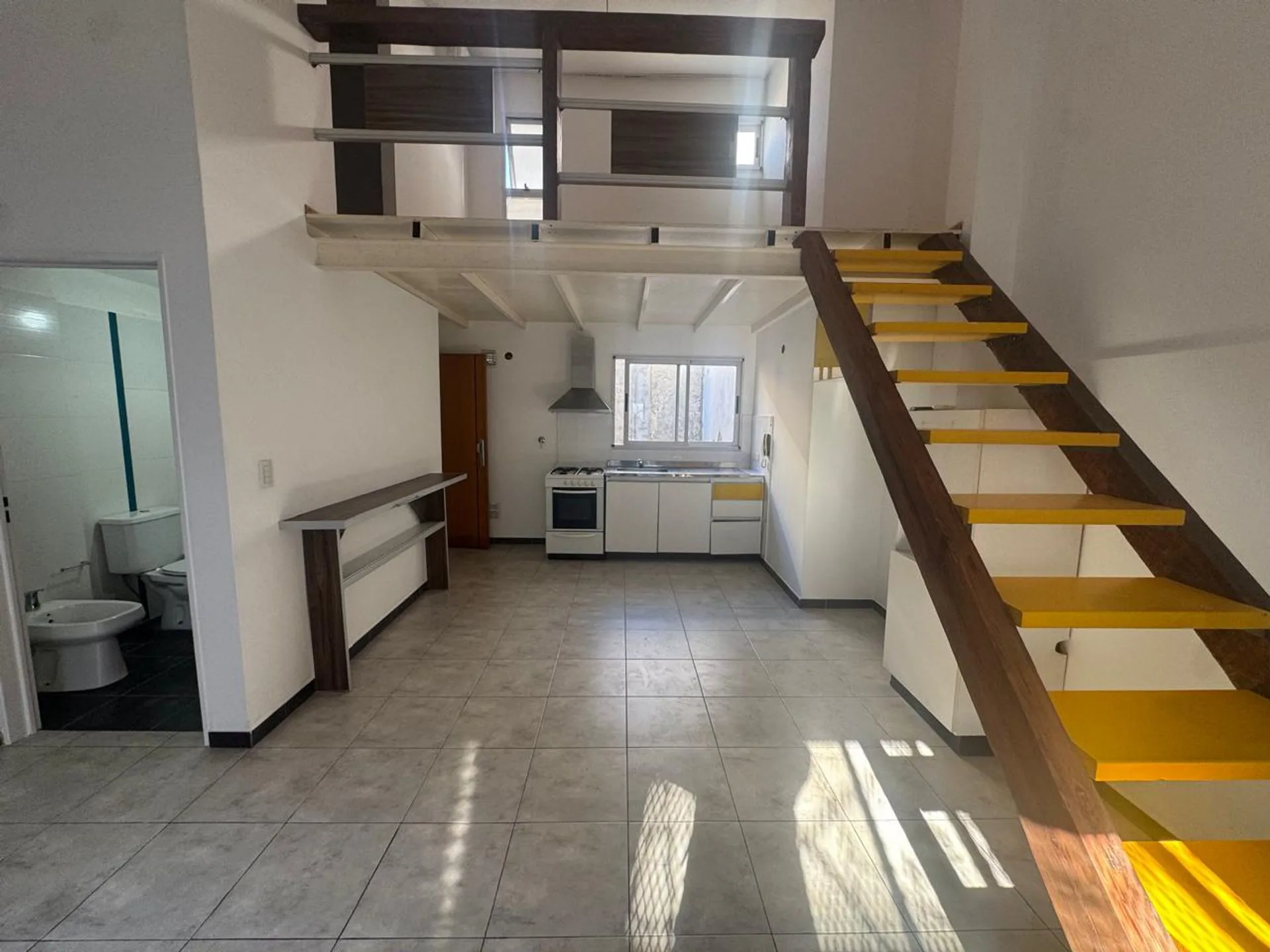 VENTA DEPTO 2 AMB EN VILLA GRAL MITRE CON BALCON foto 2