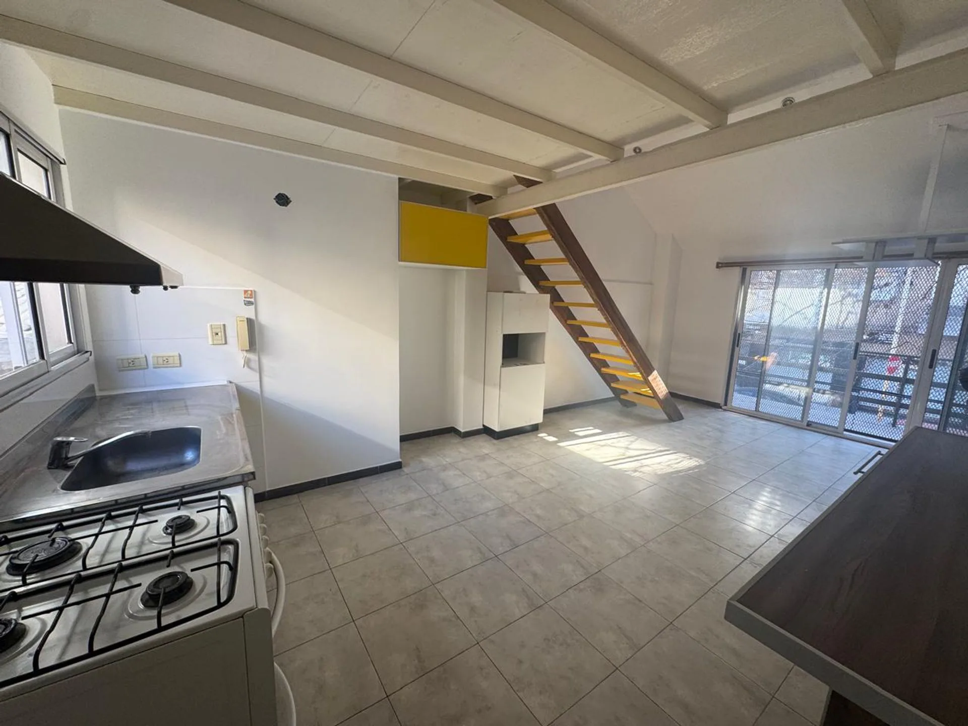 VENTA DEPTO 2 AMB EN VILLA GRAL MITRE CON BALCON foto 4