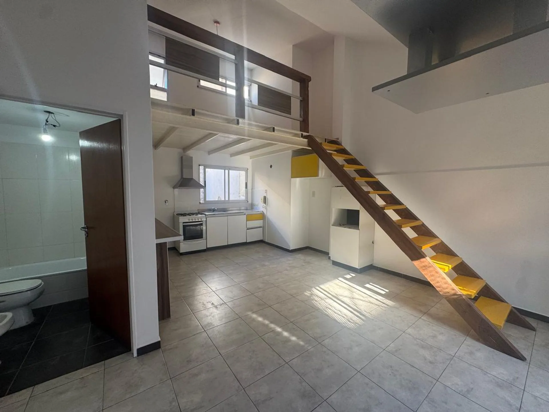 VENTA DEPTO 2 AMB EN VILLA GRAL MITRE CON BALCON foto 5