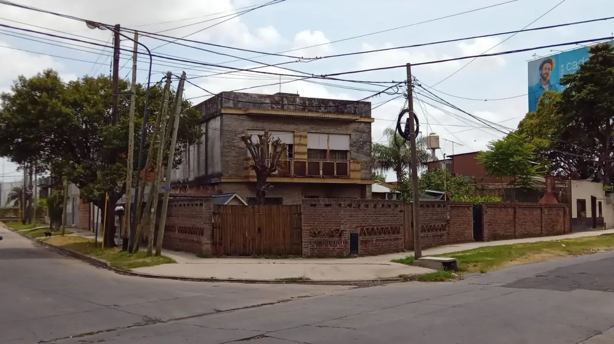 VENTA CASA 5 AMBIENTES + ANEXO 4 AMB. DON TORCUATO foto 2