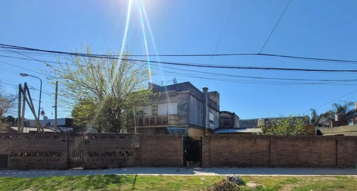 VENTA CASA 5 AMBIENTES + ANEXO 4 AMB. DON TORCUATO foto 3