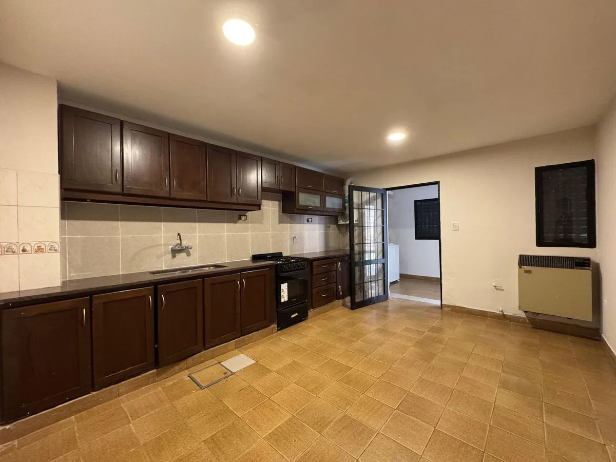 Casa tipo duplex  en venta 4 dorm zona Av America foto 2