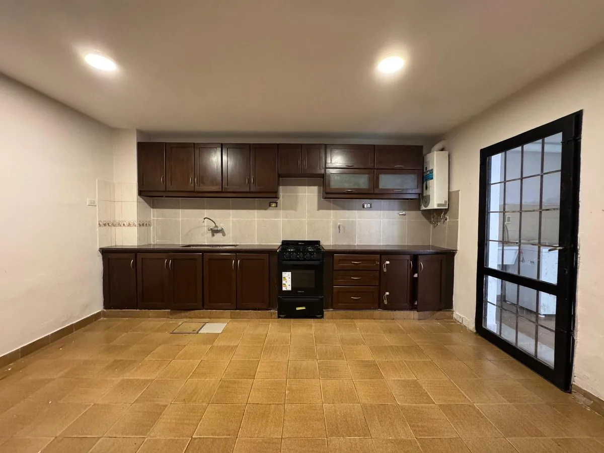 Casa tipo duplex  en venta 4 dorm zona Av America foto 3