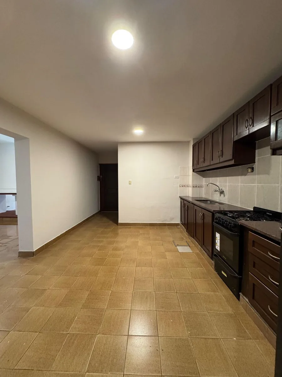 Casa tipo duplex  en venta 4 dorm zona Av America foto 4