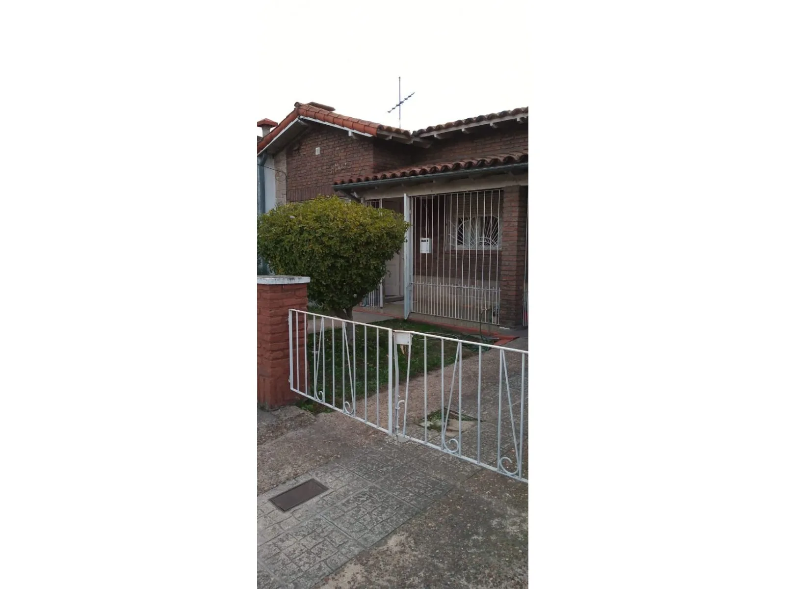 Venta de Casa 3 Ambientes en Villa Luzuriaga foto 4
