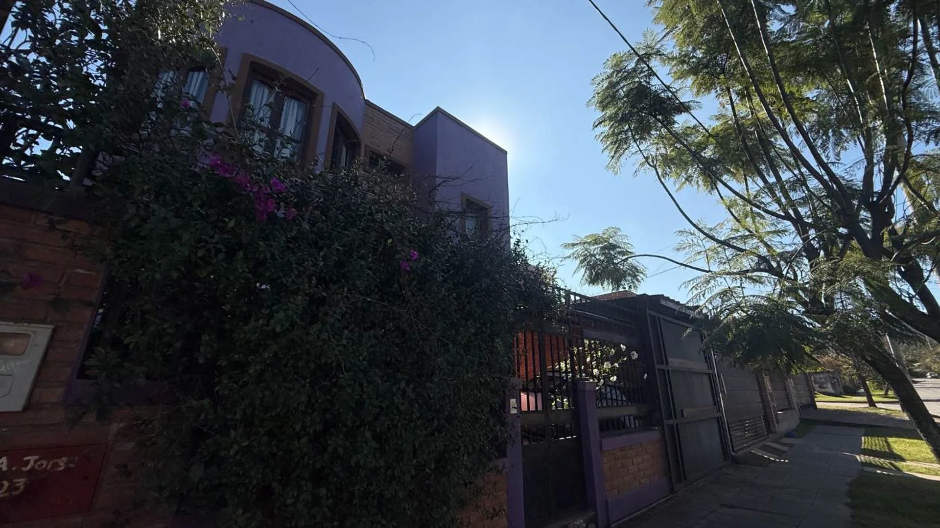 VENTA CASA 2 DORM- 310 m2 B° BAJO LA VIÑA foto 3
