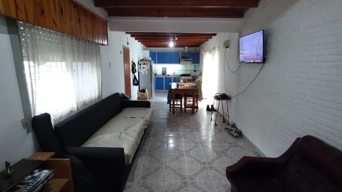 VENTA Casa 5amb c/cochera y pileta Gral. Rodriguez foto 2