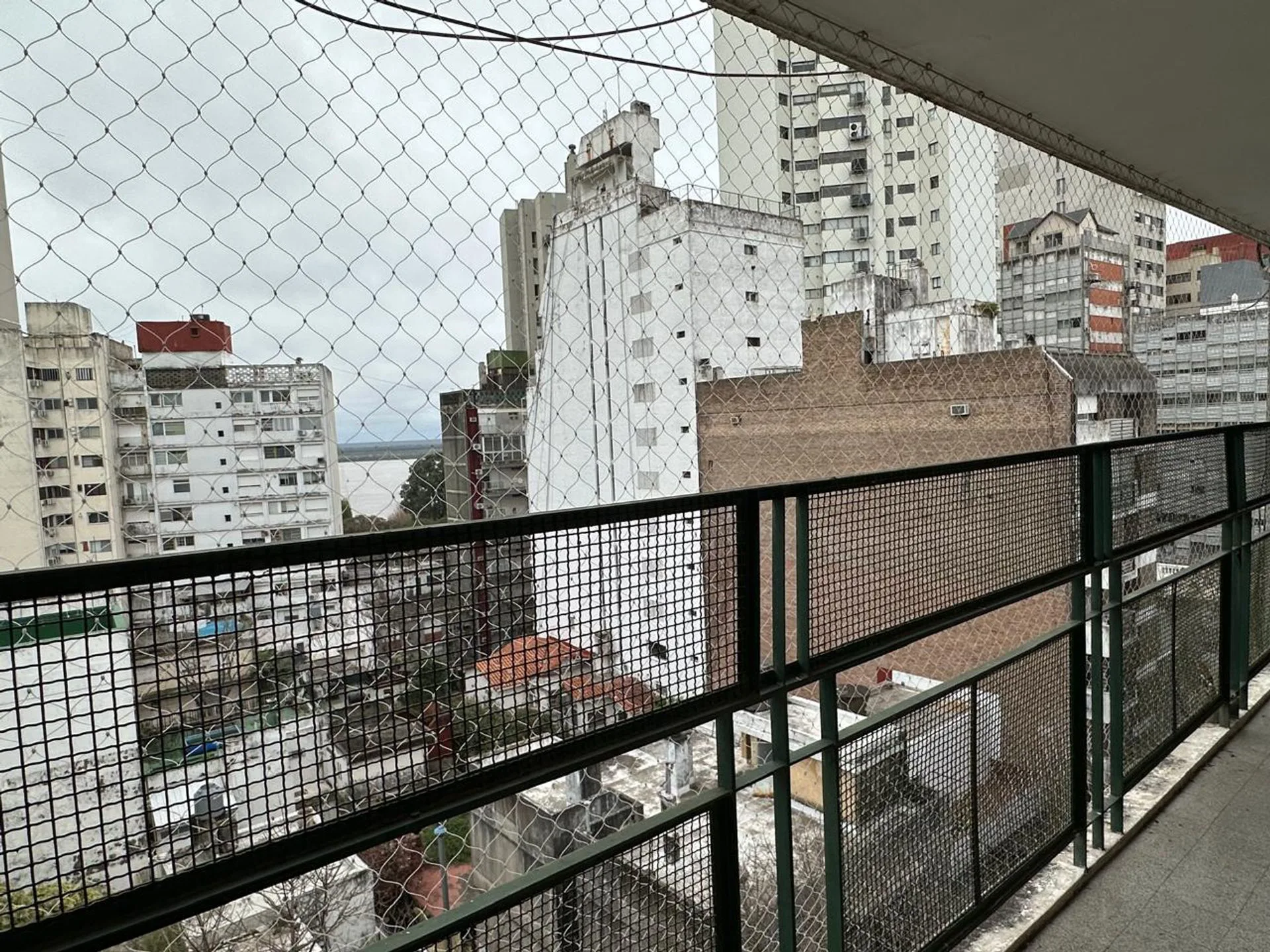 Departamento de categoria 3 dormitotios c/ cochera foto 2