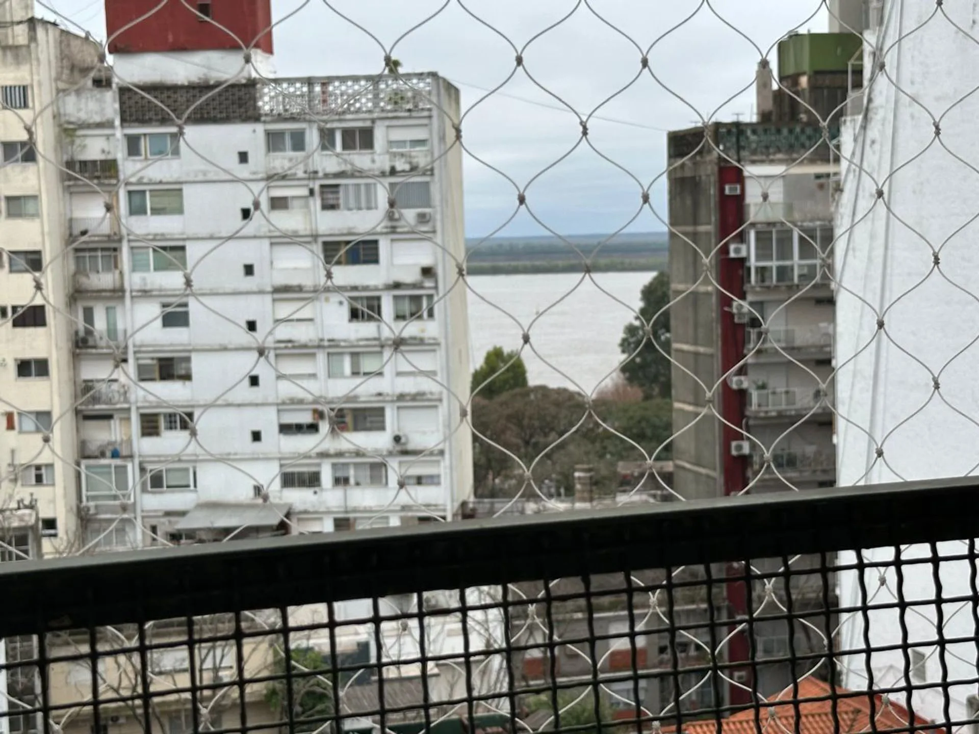 Departamento de categoria 3 dormitotios c/ cochera foto 4