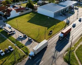 VENTA LOTE EN ESQUINA SOBRE RUTA 8 +1600 M2 foto 2