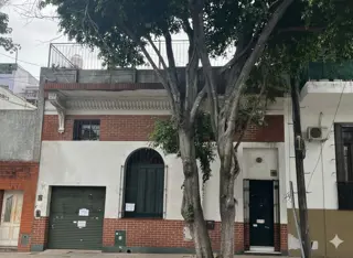Venta Casa 4 Ambientes -A Reciclar - Con Cochera foto 1
