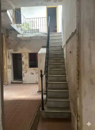 Venta Casa 4 Ambientes -A Reciclar - Con Cochera foto 3