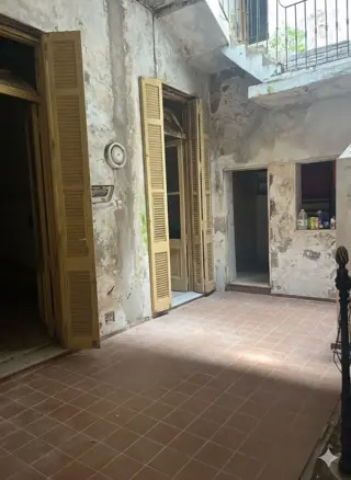 Venta Casa 4 Ambientes -A Reciclar - Con Cochera foto 4