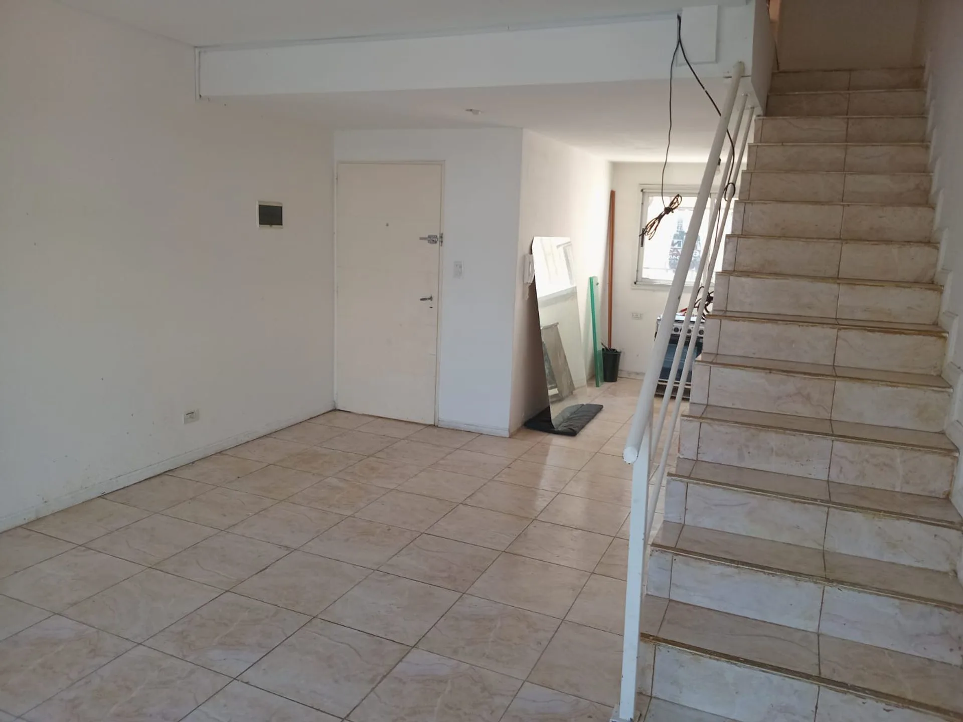 VENTA DEPARTAMENTO  DUPLEX 3 AMBIENTES LINIERS foto 2
