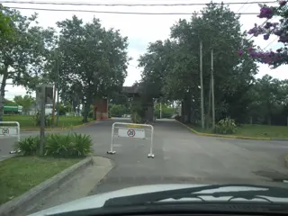 EXCELENTE PROPIEDAD DE TRES AMBIENTES BARRIO CERRADO ALTOS DE PACHECO SOBRE RUTA 9 foto 3